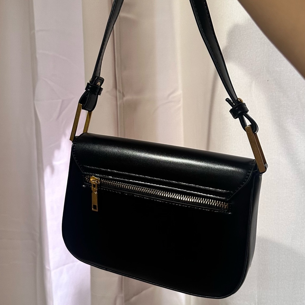 SOLD - Elegant Black Leather Shoulder Bag - Picture 2 of 3